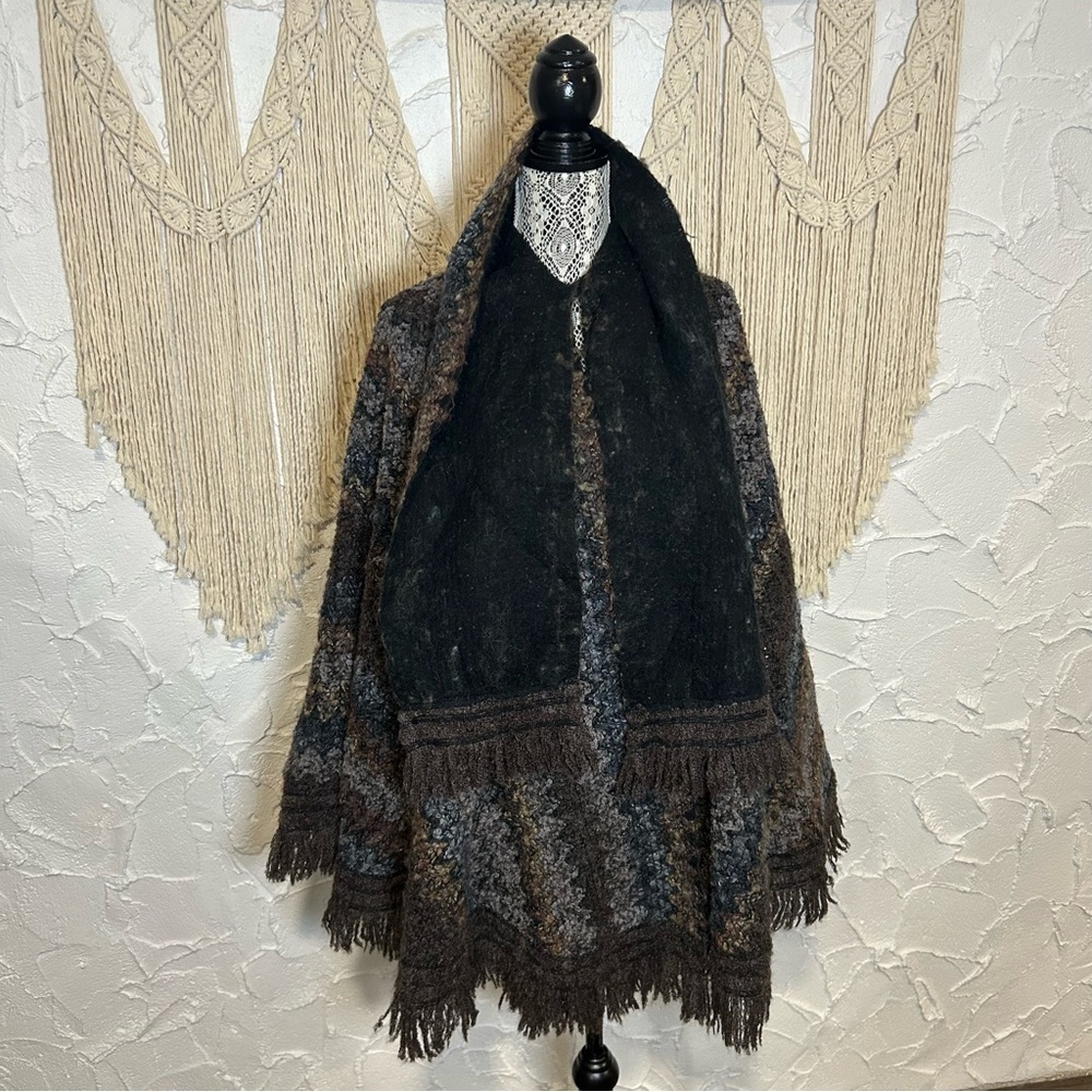 Vintage 1980s Oscar de la Renta Wool-Blend Shawl, Boho FringeWrap,Earth-Tones - Picture 5 of 16